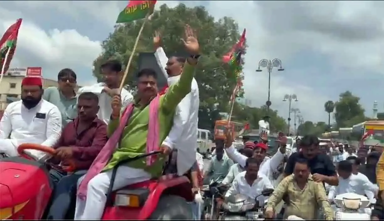 Ayodhya SP Workers Controversy: अयोध्या में सपा के ‘पीडीए महासम्मेलन’ में कुर्सी के लिए मचा बवाल, आपस में ही भिड़े कार्यकर्ता