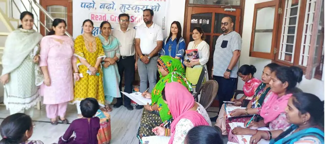 नव नियुक्त रोटरी क्लब के प्रधान डॉ अमित अरोड़ा के नेतृत्व में चलाया साक्षरता अभियान