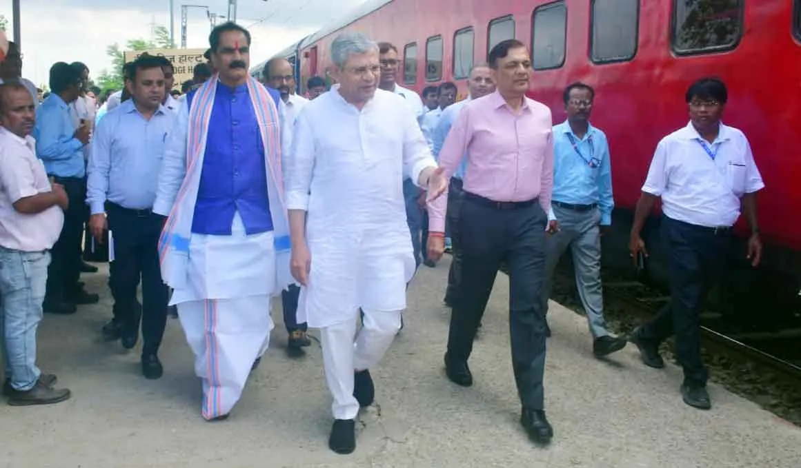 Bihar Railway: बिहार वासियों के लिए खुशखबरी! रेल मंत्री अश्विनी वैष्णव ने दी नई ट्रेनों की सौगात