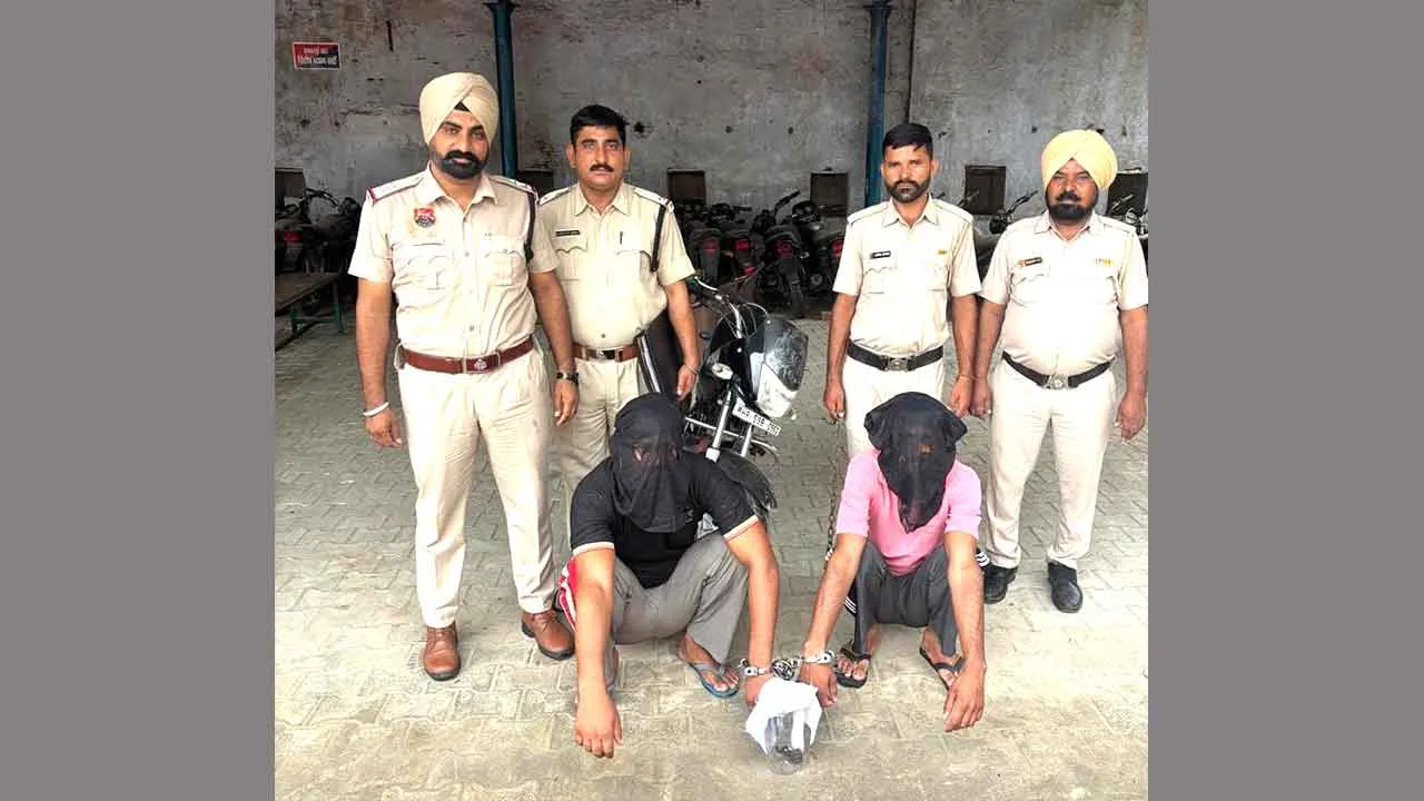 गोलीकांड मामले में एक नाबालिग सहित दो आरोपी काबू, पिस्तौल व बाइक बरामद