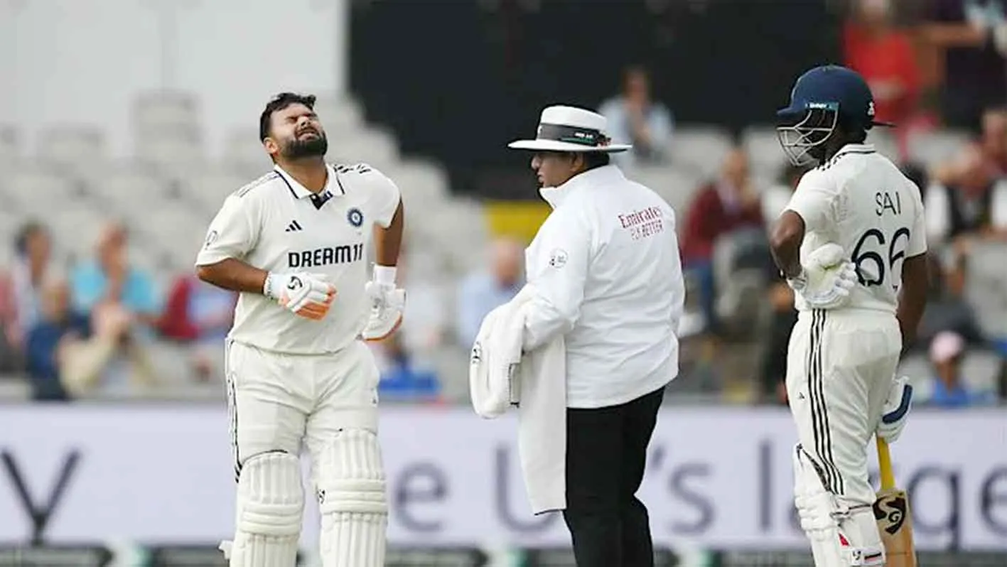 Pant’s injury update: पारी को आगे बढ़ा रहे थे ऋषभ पंत, अचानक पैर से खून निकलने लगा और…