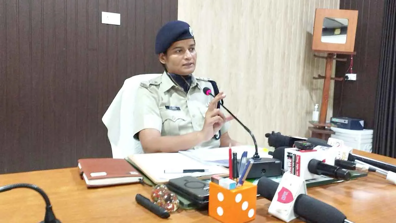 पुलिस अधीक्षक डॉ. अमृत दुहन ने संभाला कार्यभार कहा:- खाकी व खादी में छिपे स्लीपर सैल पर भी होगी सख्ती