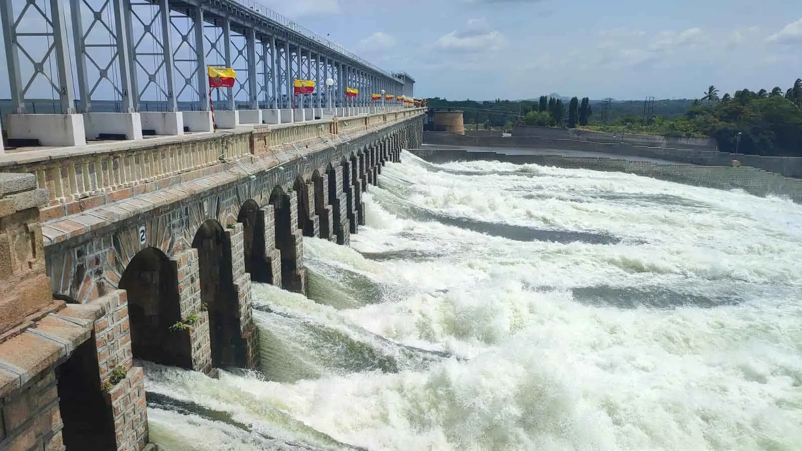 Tamil Nadu Mettur Dam: मेट्टूर डैम खतरे के निशान पर पहुँचा, प्रशासन ने जारी की चेतावनी