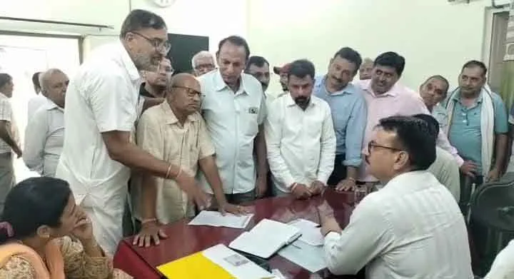 निकासी की नहीं व्यवस्था, घरों में घुसा बरसाती पानी