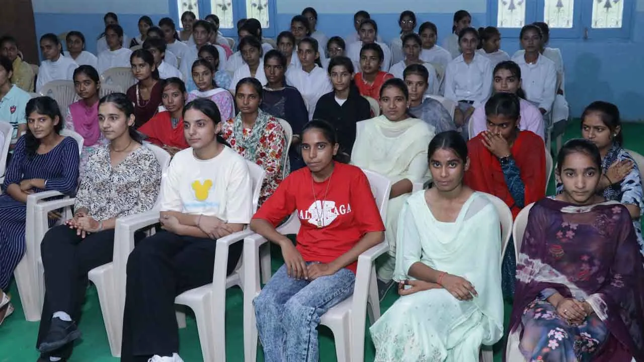 Sri Ganganagar: छात्र प्रोत्साहन कार्यक्रम में बताए छात्राओं को टिप्स