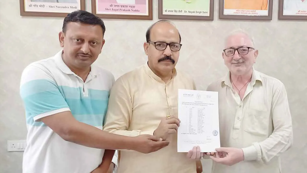 भाजपा जिला अध्यक्ष राजेश सपरा द्वारा प्रदेशाध्यक्ष मोहनलाल बड़ोली से विचार विमर्श करके जिला भाजपा पदाधिकारियों की घोषणा की