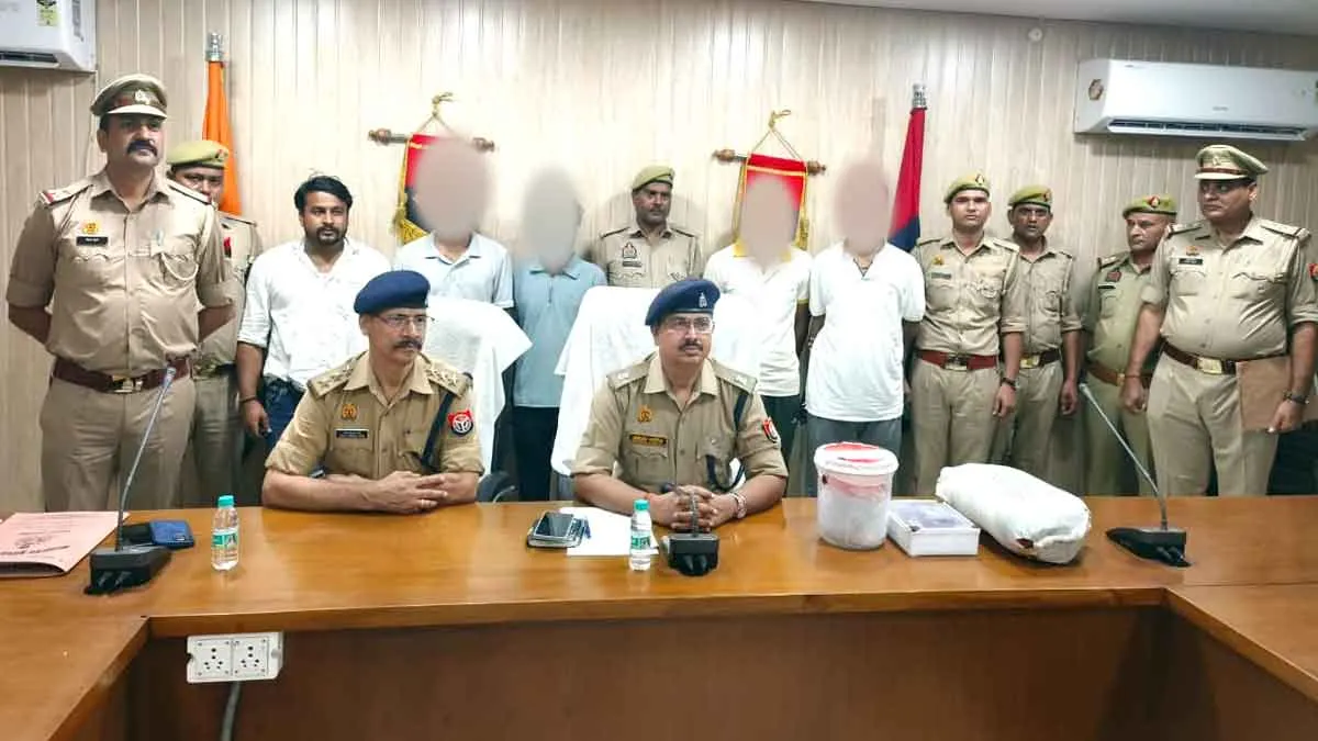 अमरोहा में स्मैक तस्करी में दो पुलिसकर्मी गिरफ्तार