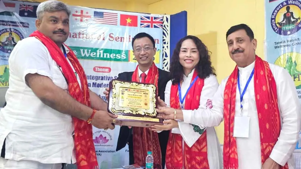 डॉ. प्रदीप कुमार को वियतनाम से मिला इंटरनेशनल करियर काउंसलिंग अवार्ड