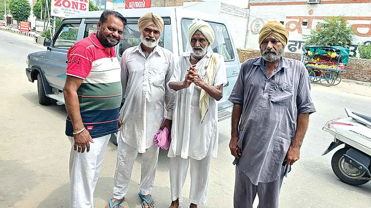 Welfare Work: डेरा श्रद्धालुओं ने विक्षिप्त बुजुर्ग को परिजनों से मिलवाकर निभाया ‘इन्सानियत’ का फर्ज