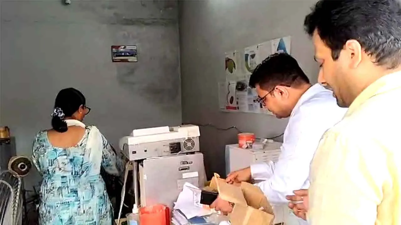 अवैध लैब पर सीएम फ्लाईंग व स्वास्थ्य विभाग ने की छापेमारी