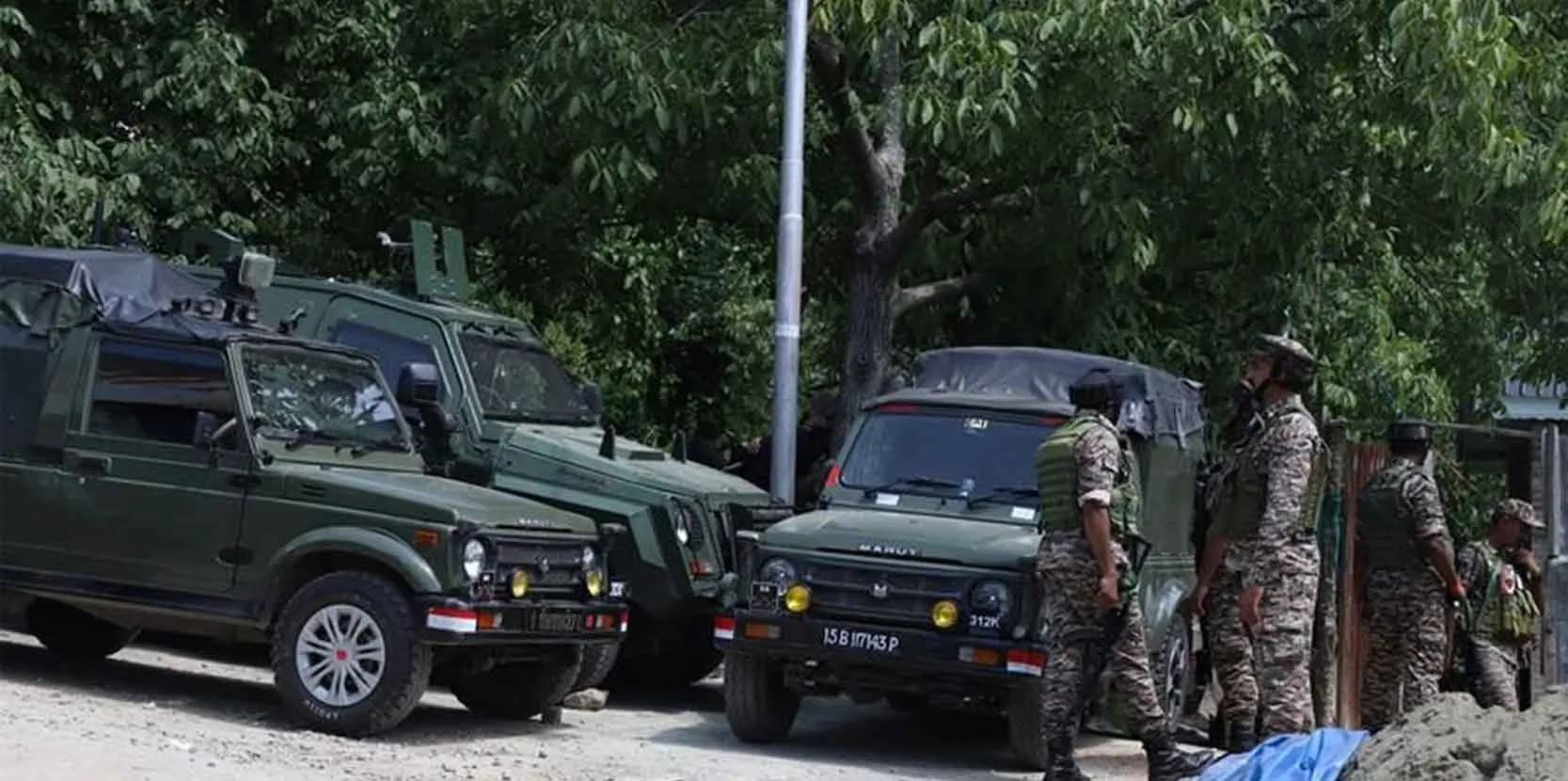 Kulgam anti-terror operation: कुलगाम में आतंकवाद विरोधी अभियान में दो सैनिक शहीद, दो घायल