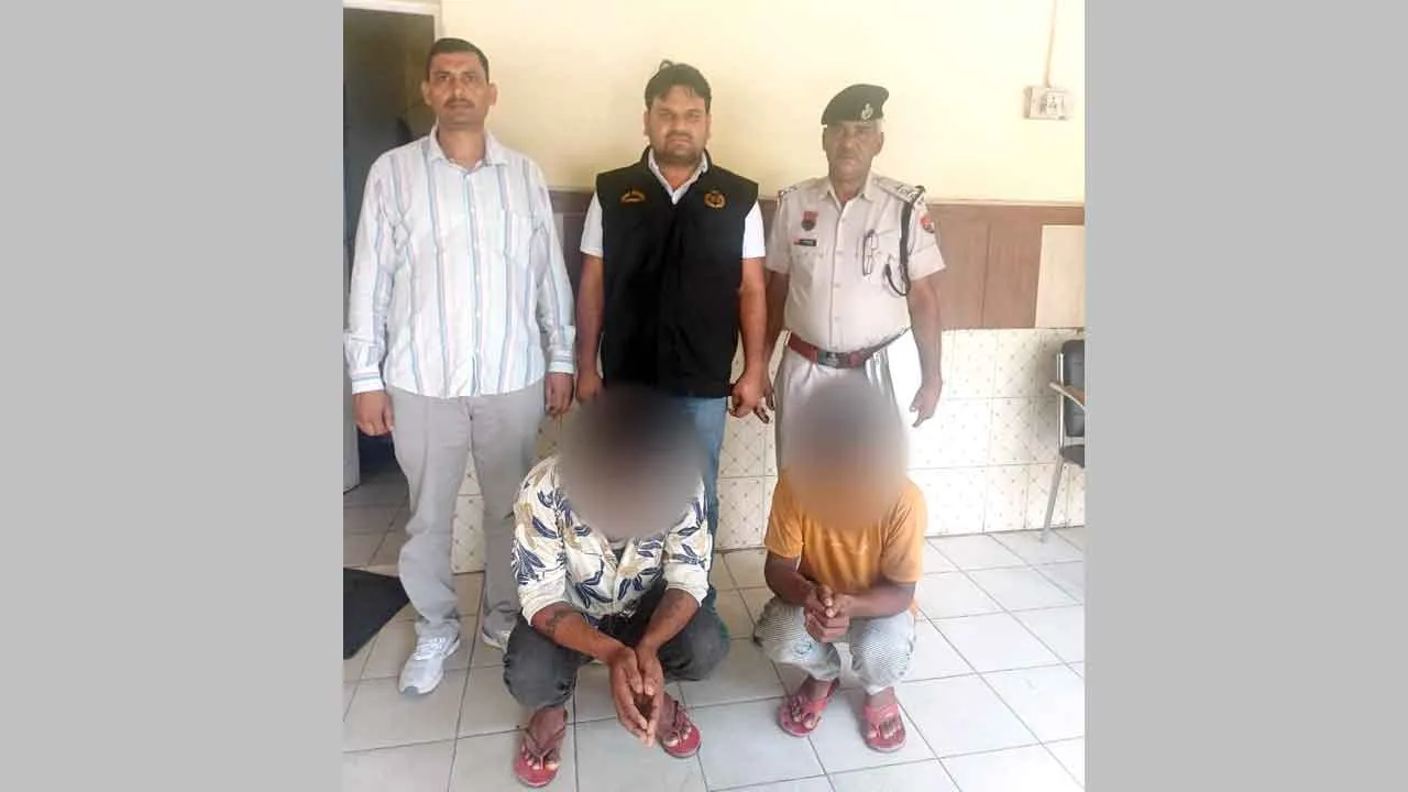 पुलिसकर्मी बताकर फिरौती मांगने के मामले में 2 आरोपी गिरफ्तार