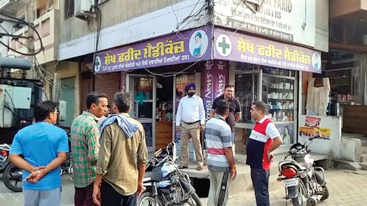 चोरों ने फरीदकोट में मचाया आतंक, एक ही रात तीन दुकानों के तोड़े शटर