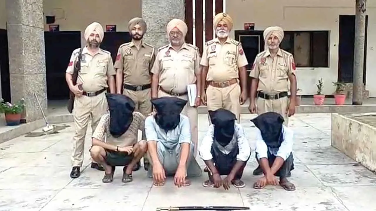 लूट की योजना बनाते गिरोह के चार सदस्य हथियारों सहित काबू