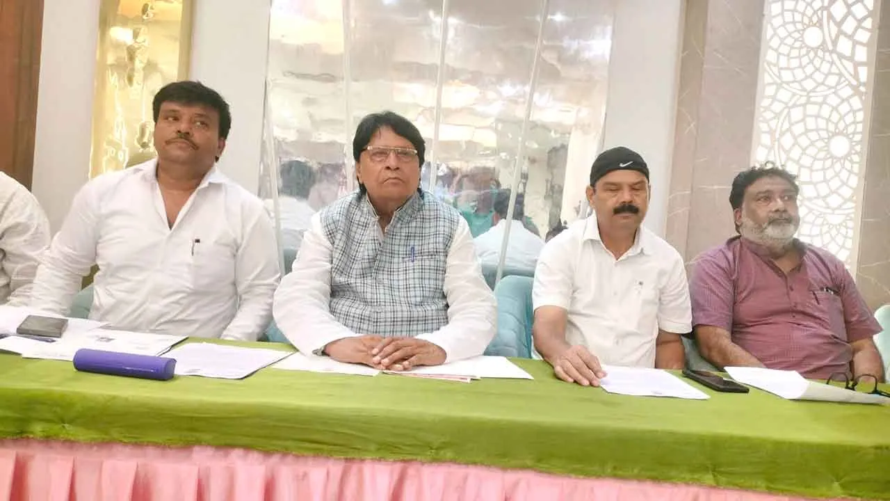 आखिर इस बड़े मामले को लेकर खुद सपा सांसद सुमन को आगे आना पड़ा