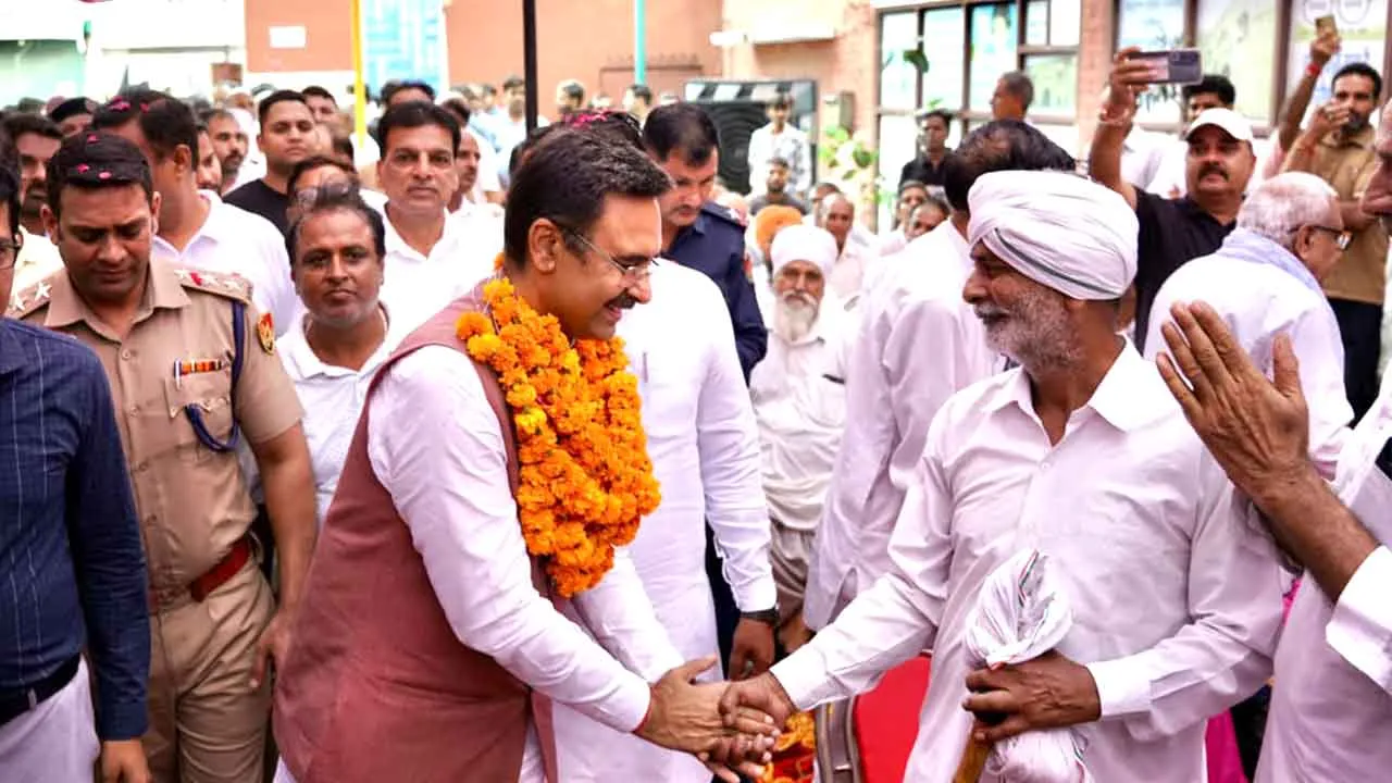 मनोनीत पार्षदों का शपथ ग्रहण एवं संपति प्रमाण पत्र वितरण समारोह