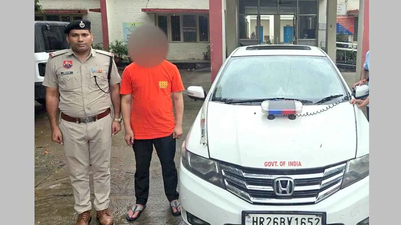 गुरुग्राम में फर्जी आईएएस चढ़ा हत्थे, नौकरी व तबादले के नाम पर करता था ठगी