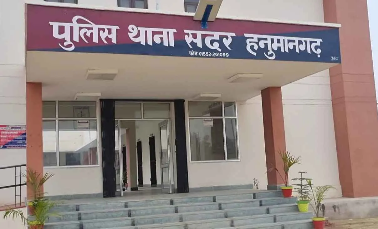 महिला टीचर को निकाली गाली, विरोध करने पर की मारपीट