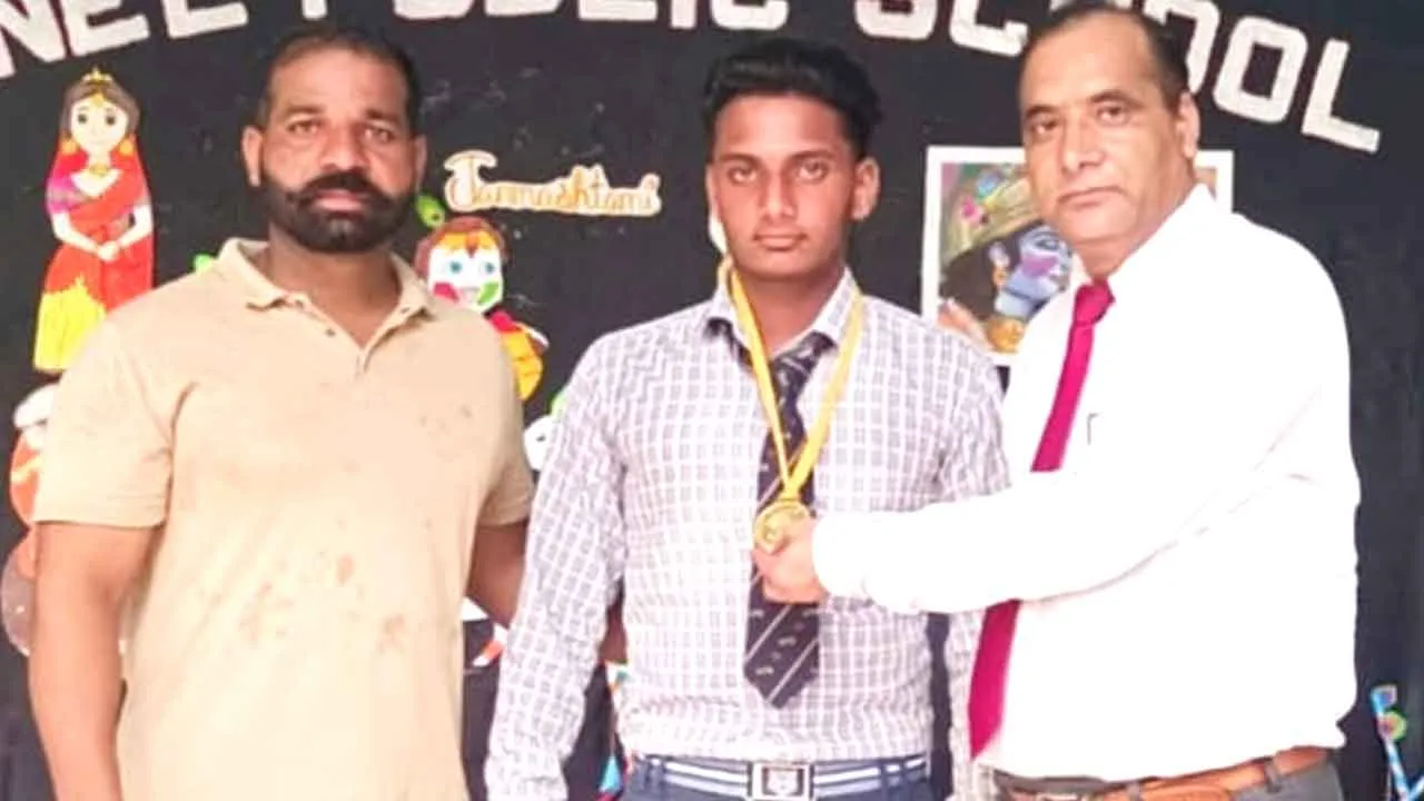 कर्नल पब्लिक स्कूल के छात्र ने कबड्डी में स्वर्ण पदक जीतकर स्कूल का नाम रोशन किया
