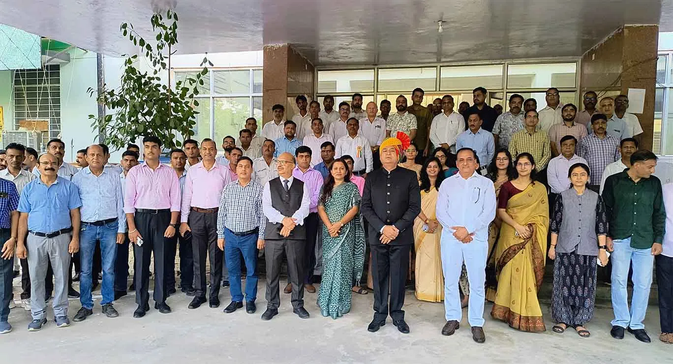Tree plantation District and Session Judge: जिला एवं सेशन न्यायाधीश ने किया ध्वजारोहण-वृक्षारोपण