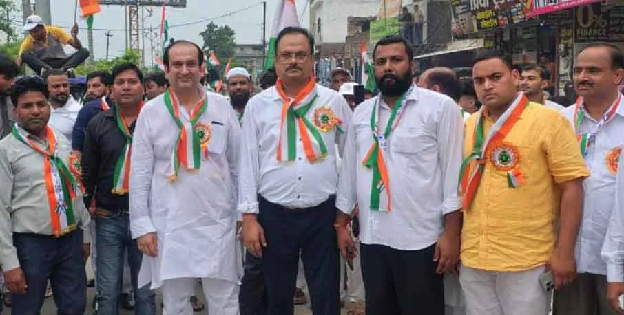 सभासदों व पालिकाकर्मियों ने बैंडबाजे के साथ निकाली तिरंगा यात्रा
