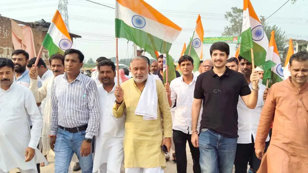 Tiranga Yatra: भारत माता की जय के उद्घोष से गूंज उठा तीतरवाड़ा