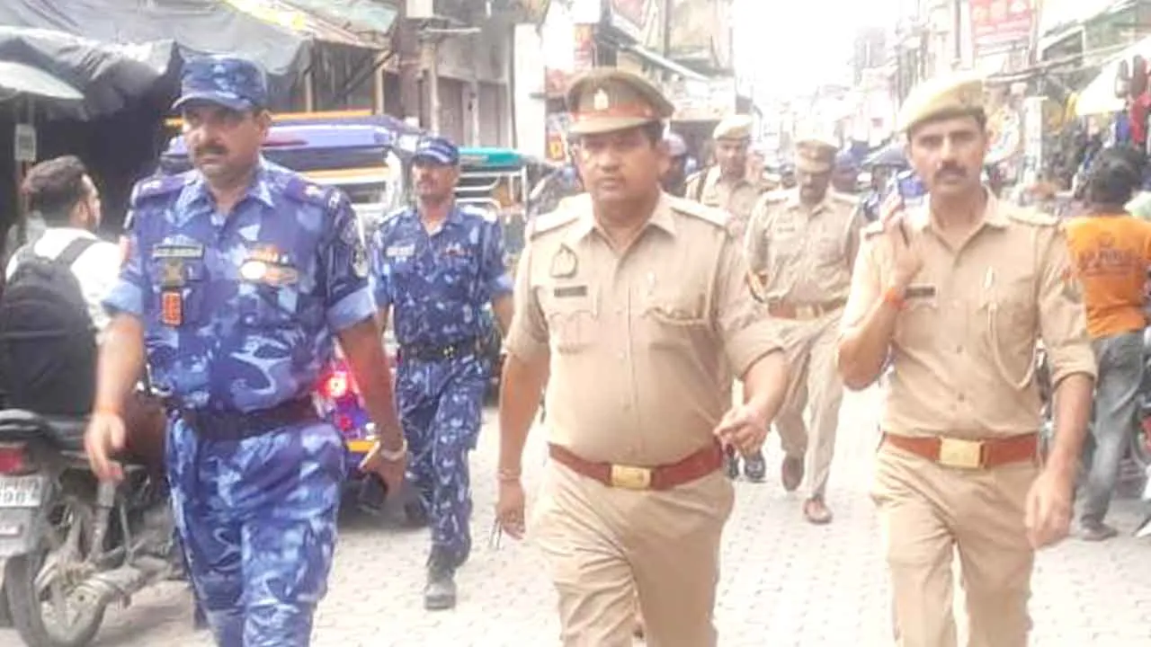 क्राइम इंस्पेक्टर ने आरएएफ व पुलिस बल के साथ निकाला पैदल मार्च