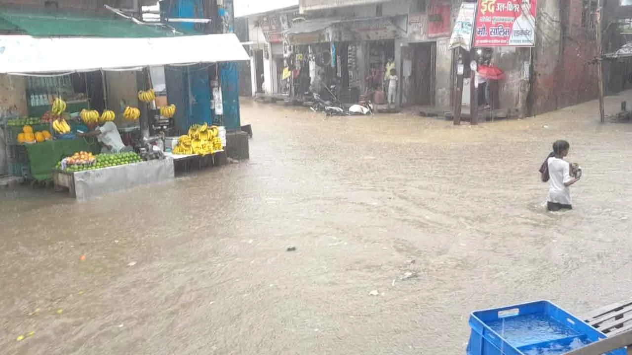 Rain: झमाझम बरसे बदरा, पानी-पानी हुआ शहर