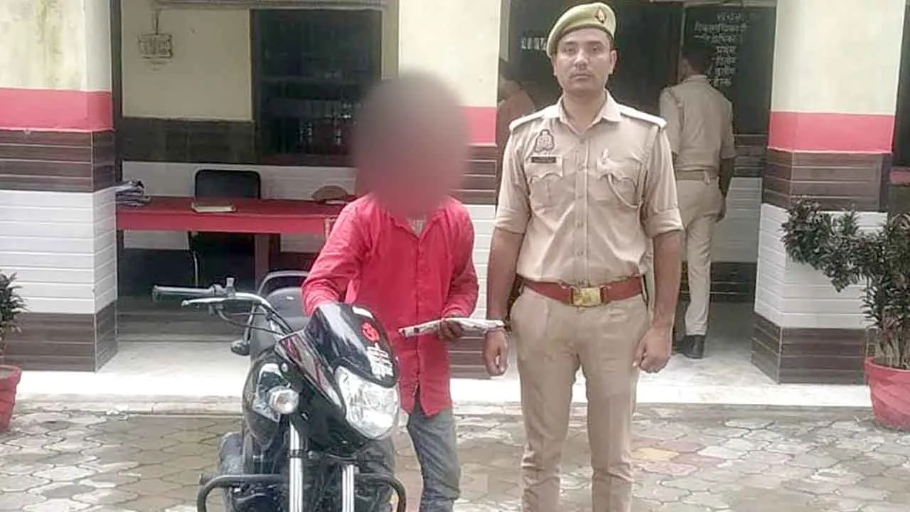 Thief Arrested: वाहन चोर गिरफ्तार, बाइक व चाकू बरामद