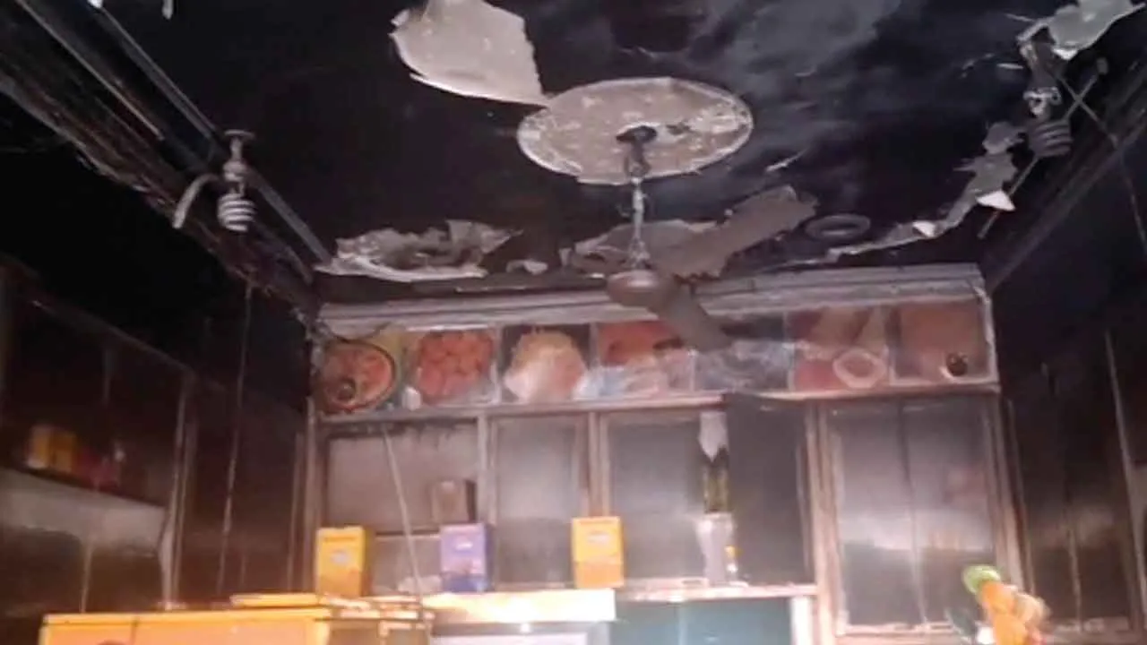 Kapurthala: बेकरी की दुकान में लगी आग, लाखों का नुक्सान