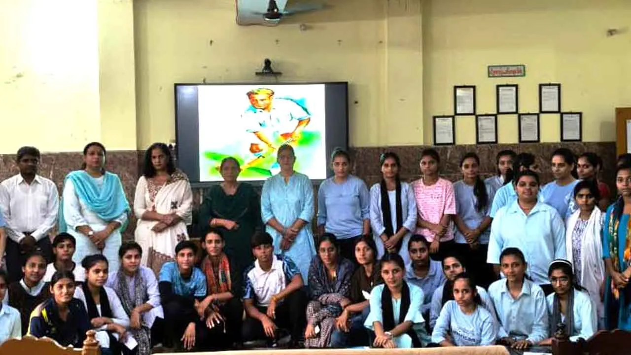 कन्या कॉलेज में राष्ट्रीय खेल दिवस के उपलक्ष्य पर खेल उत्सव का शुभारंभ
