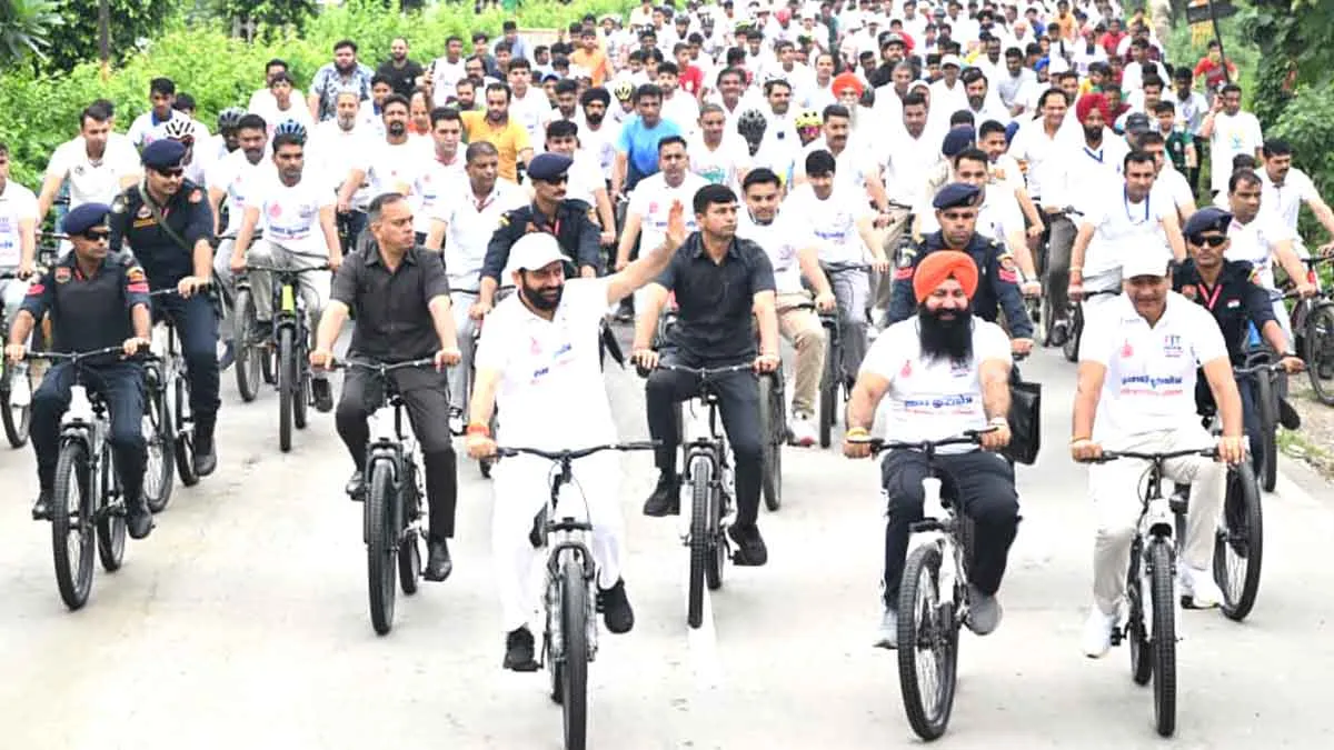 Cyclothon: साईकिल पर सवार होकर मुख्यमंत्री नायब सैनी ने की साइक्लोथॉन की अगुवाई