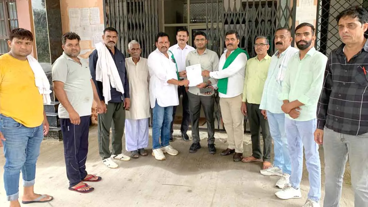 किसानों की समस्याओं को लेकर भाकियू अराजनैतिक ने सौंपा ज्ञापन, समाधान न होने पर धरना प्रदर्शन की चेतावनी