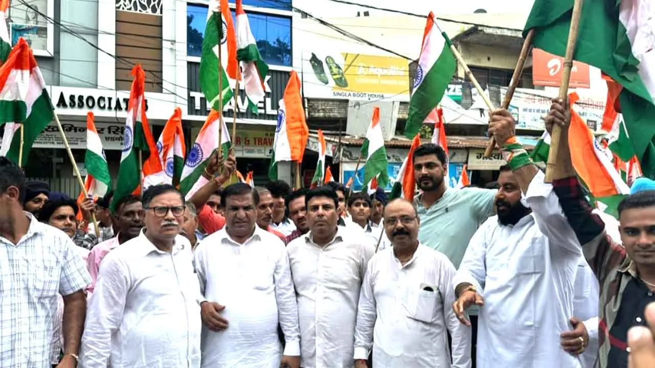 Tiranga Yatra: पिहोवा में ऐतिहासिक तिरंगा यात्रा, शहीदों को नमन, सेना को सलाम और देशभक्ति का अद्भुत उत्सव