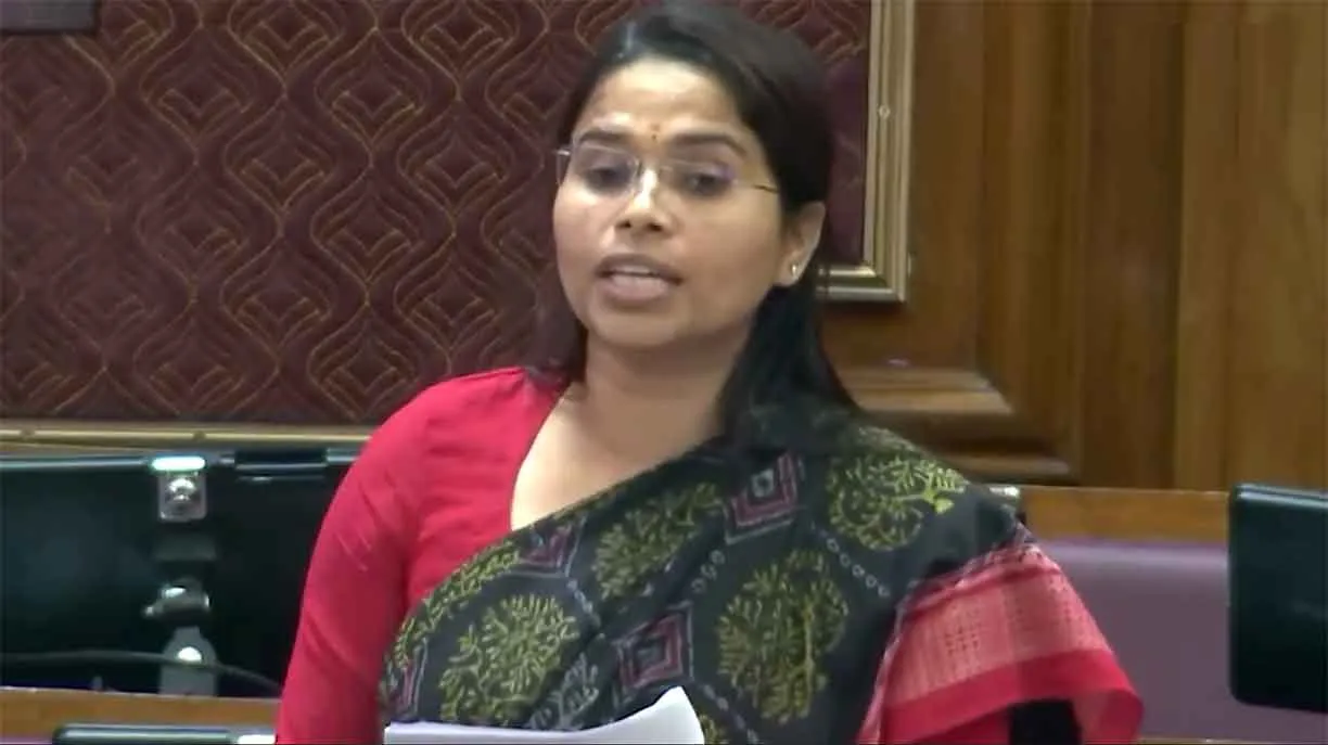 Pooja Pal expulsion: सीएम योगी की तारीफ करना विधायक को पड़ा भारी, अखिलेश ने पार्टी से निकाला
