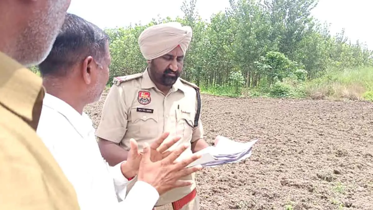 देवधर गांव में देर रात दबंगों द्वारा खड़ी फसल तबाह कर जमीन पर कब्जा करने का प्रयास