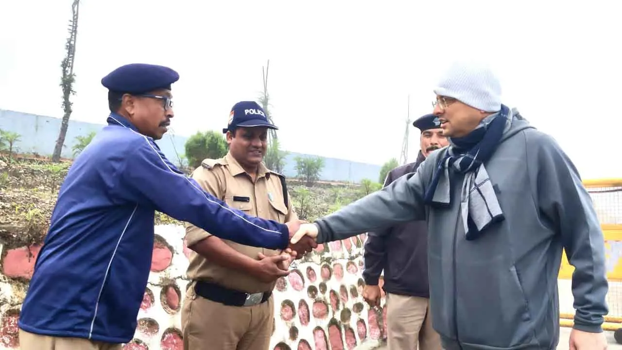 Uttarakhand: भराड़ीसैंण में तैनात सुरक्षाकर्मियों का सीएम धामी ने जाना हालचाल
