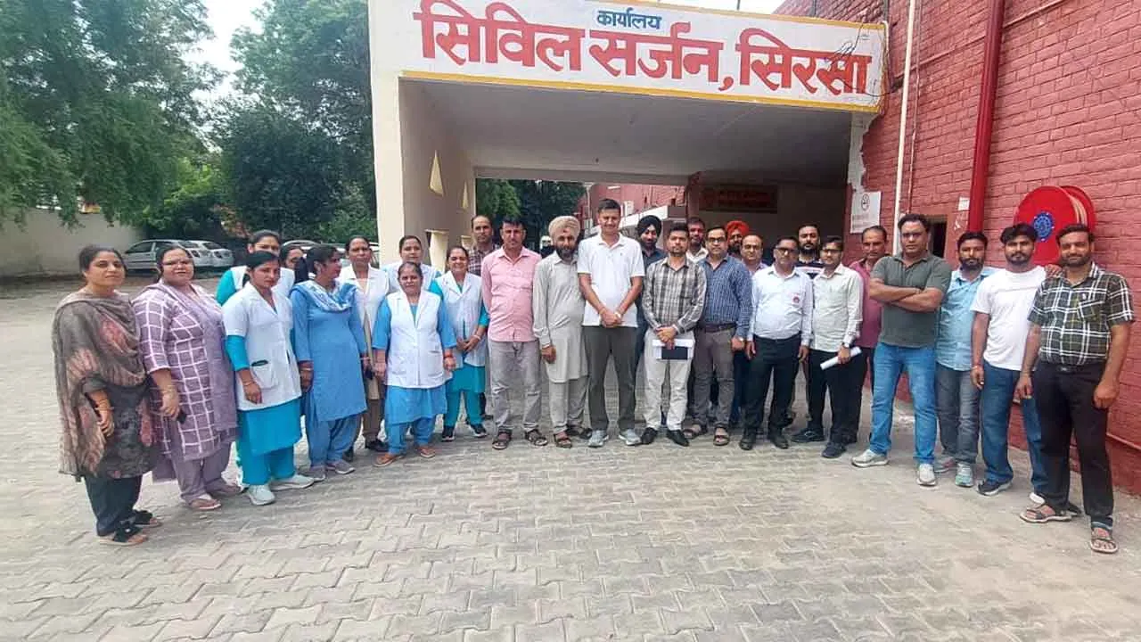 Civil Hospital: वेतन न मिलने से बिफरे एनएचएम कर्मचारी