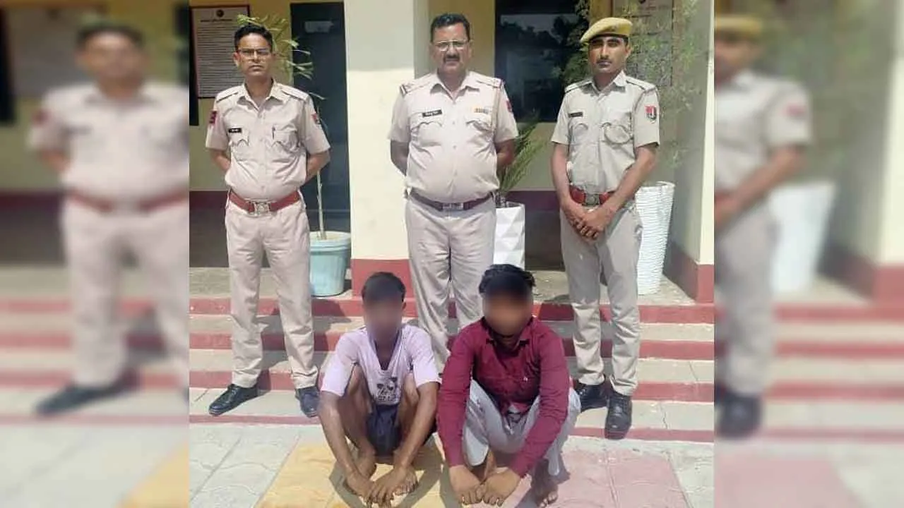 वृद्धा के गले में पहना सोने का ओम तोड़ने वाले दो आरोपी गिरफ्तार