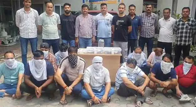 Delhi Police: दिल्ली पुलिस की बड़ी कार्रवाई, बड़े जुआ रैकेट का भंडाफोड़, 12 गिरफ्तार