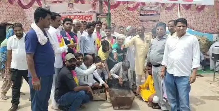 सरकार की सद्बुद्धि के लिए धरनास्थल पर यज्ञ