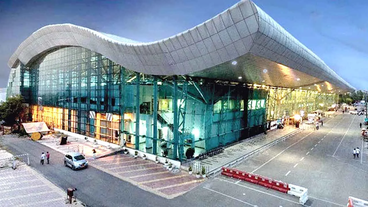 Amritsar Airport: अब बायोमेट्रिक सत्यापन से कुछ सेकंड में पूरी होगी इमिग्रेशन प्रक्रिया