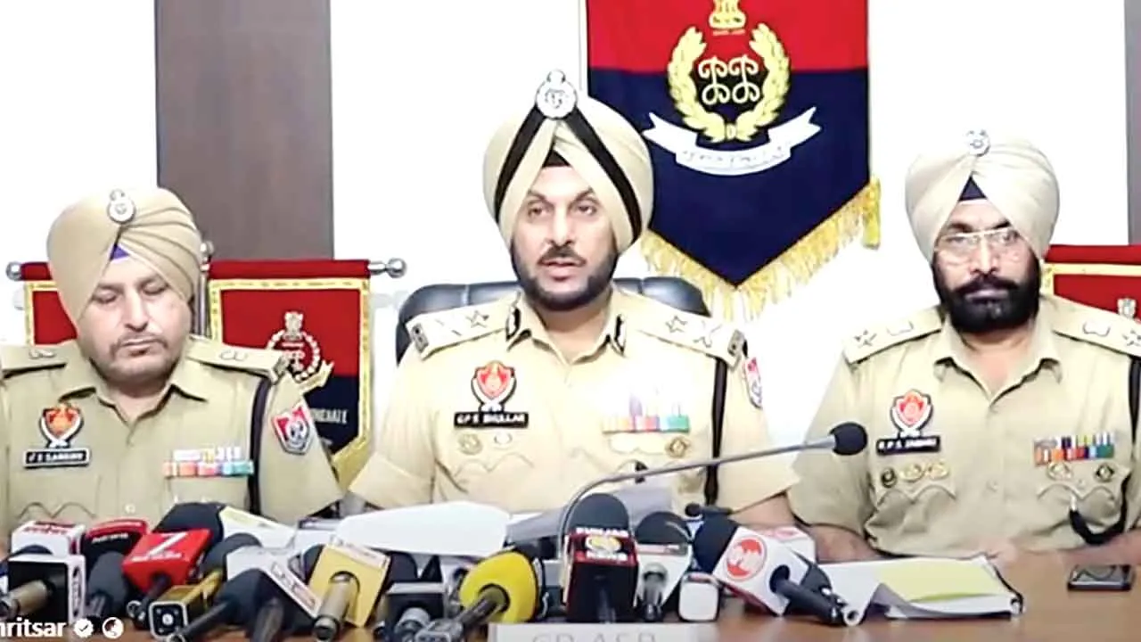 दो किलो हेरोइन व हथियार बरामद, तीन काबू