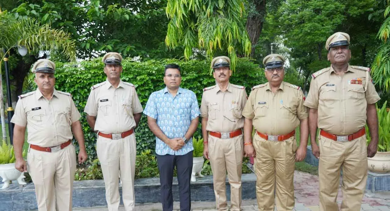 ASI’s Promotion: पदोन्नत होकर बने एसआई, कंधों पर सजे डबल स्टार