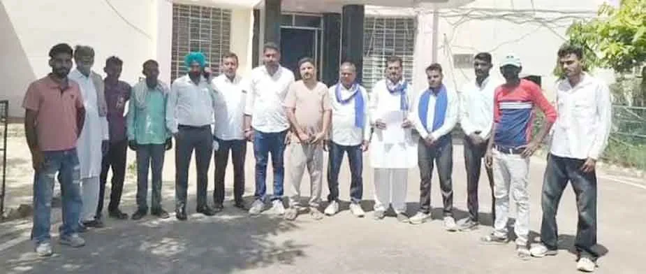 ट्रेन में सफर कर रहे पूर्व सरपंच के पुत्र के साथ लूटपाट, युवक भी लापता