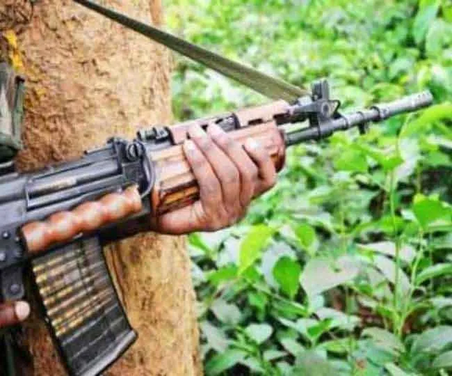 झारखंड में पलामू के केदल जंगल में पुलिस और नक्सलियों के बीच मुठभेड़ में दो जवान शहीद, एक घायल