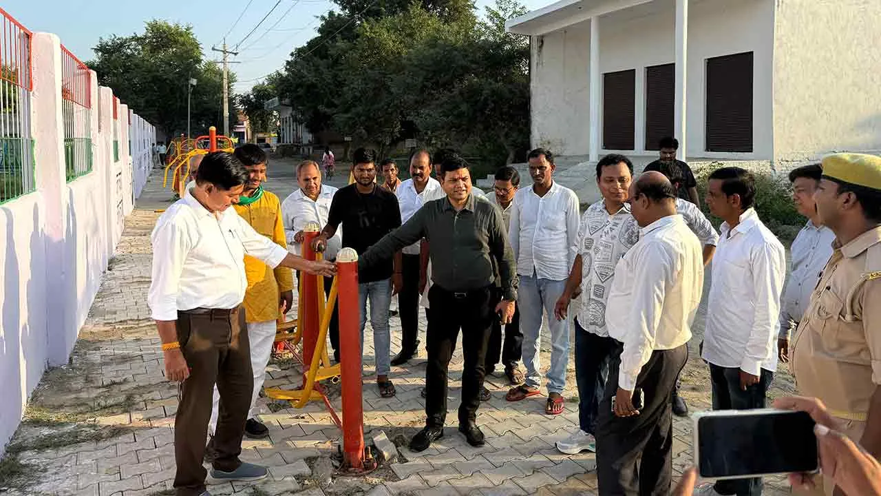 डीएम ने कंथरी ग्राम में प्रधानों संग की बैठक, दशा व दिशा बदलने का किया आव्हान