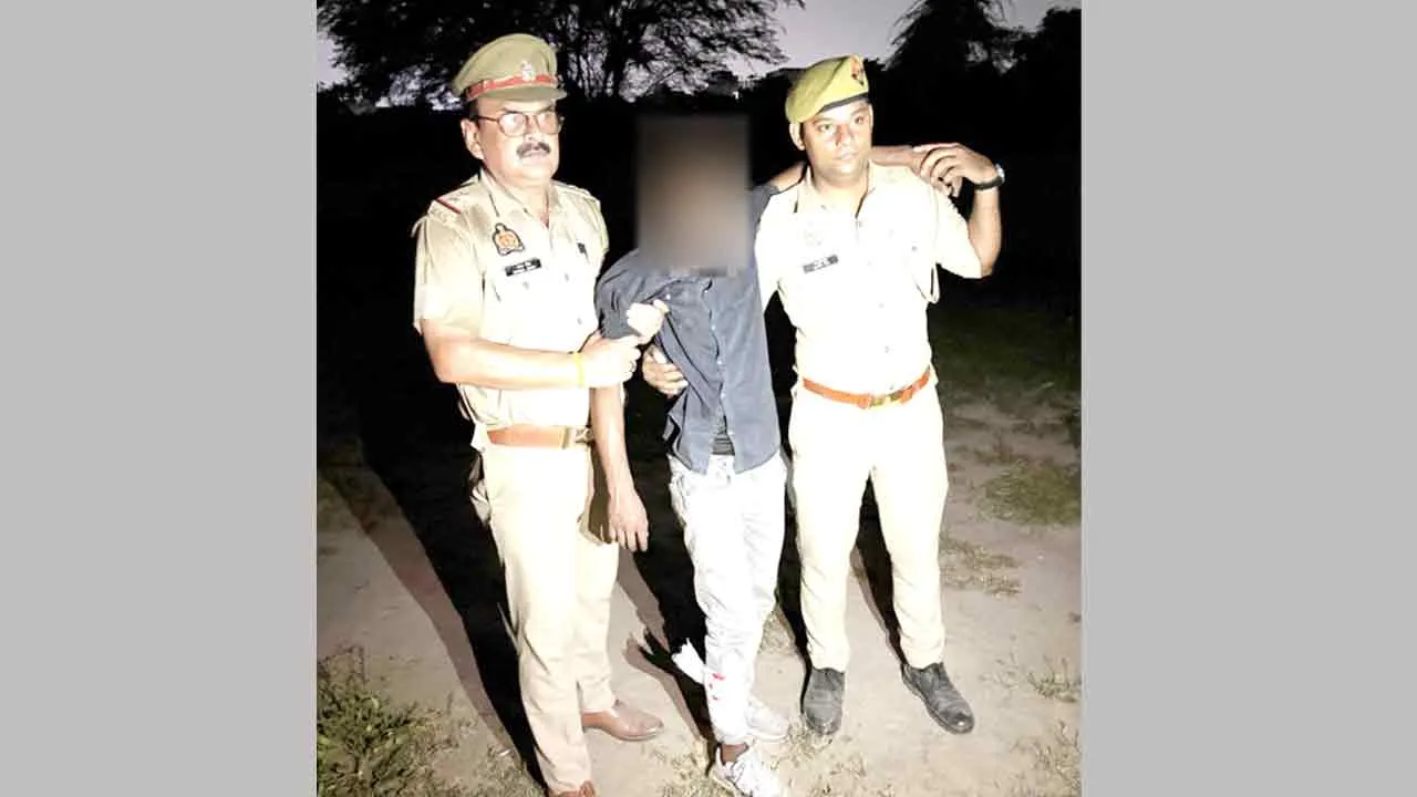 स्नैचर गैंग पर इंदिरापुरम पुलिस का शिकंजा: मुठभेड़ में घायल बदमाश गिरफ्तार 