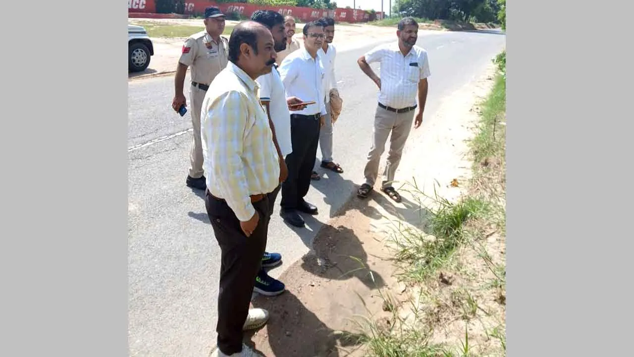 एसडीएम आकाश शर्मा ने खेतों में पहुंचकर की गिरदावरी की पड़ताल