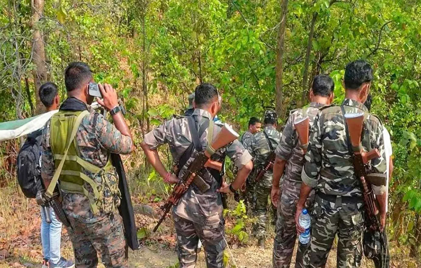 Jharkhand Encounter: पुलिस और सुरक्षा बलों ने ढेर किये तीन नक्सली, दो थे पांच-पांच लाख के इनामी